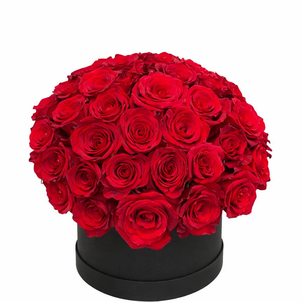 Arreglo de rosas rojas en jarrón: romance y pasión.
